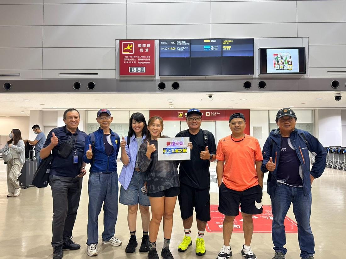 抵達新潟機場(新潟空港),一行在入境大廳合影。